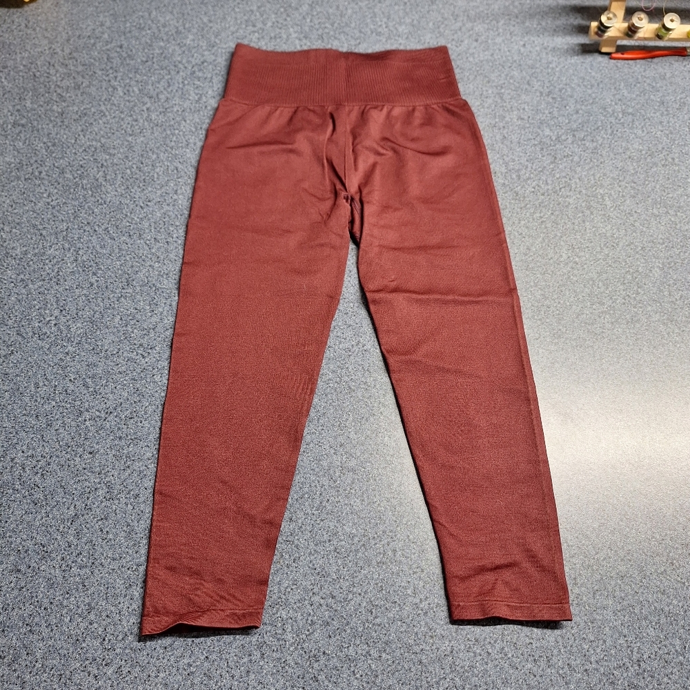 Fabletics Booty Sculpting 3/4 Legging, Size Small, Style#CS1829731-6034-17030